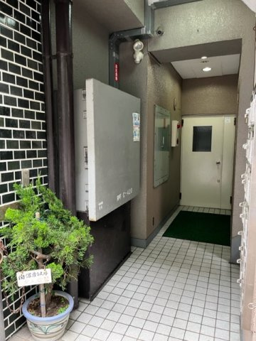 愛三ビルのロビー