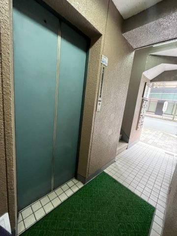 愛三ビルのロビー