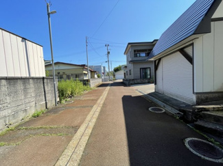 【前面道路含む現地写真】