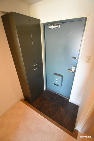 KM江坂　仲介手数料無料の玄関