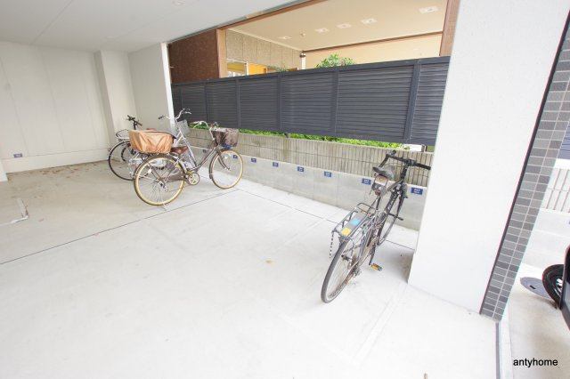 BLANC COURT塚本　仲介手数料無料の駐車場