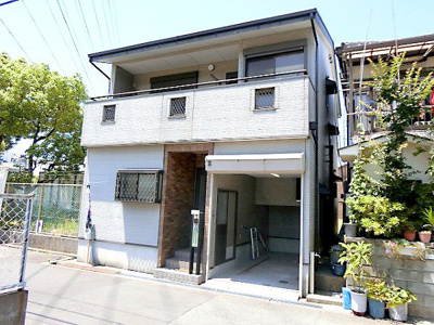 【外観】 | 豊中市北条町3丁目　中古戸建　 | 【現地写真】
シンプルで落ち着きのある建物は住むかたの個性でオリジナルなものになっていきます♪