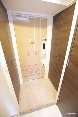 エステムコート新大阪13ニスタ　仲介手数料無料の玄関