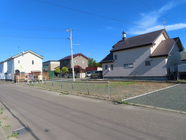 北見市とん田東町５４１番６１　売地の前面道路含む現地写真