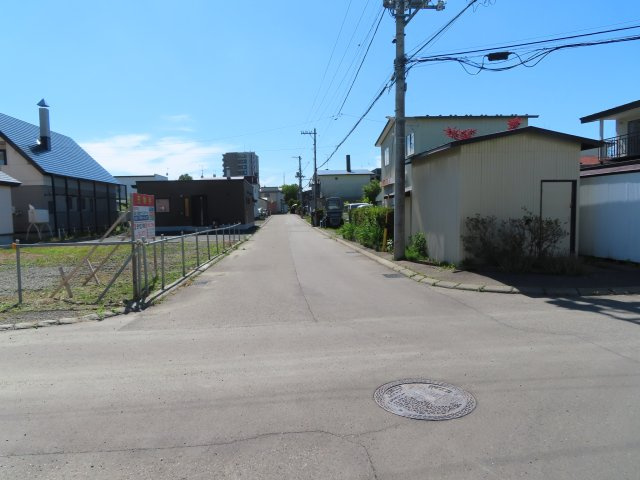 北見市とん田東町５４１番６１　売地の前面道路含む現地写真