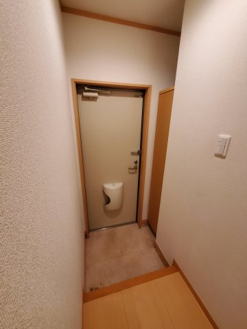 ブルーローズガーデン　A棟の玄関