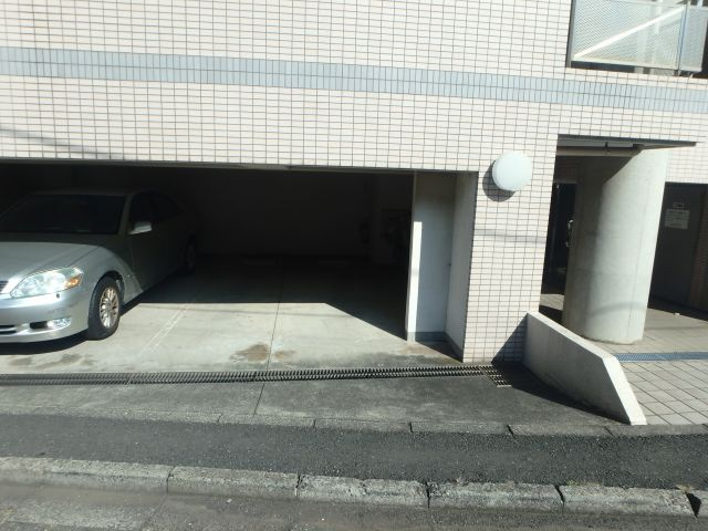 メゾン・ド・ヴェリテの駐車場