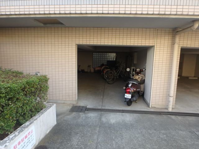 メゾン・ド・ヴェリテの駐車場