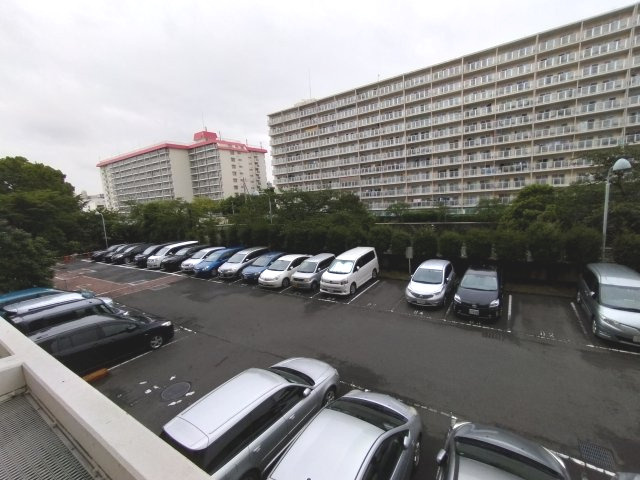 関目北すみれハイツ2号棟の駐車場|敷地内駐車場。