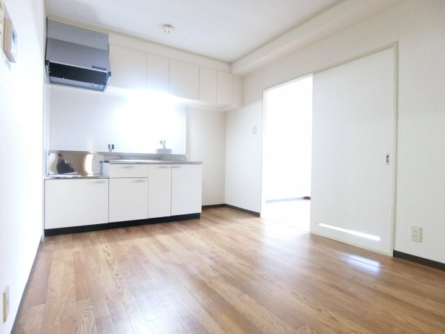 麻野ビルの居間・リビング