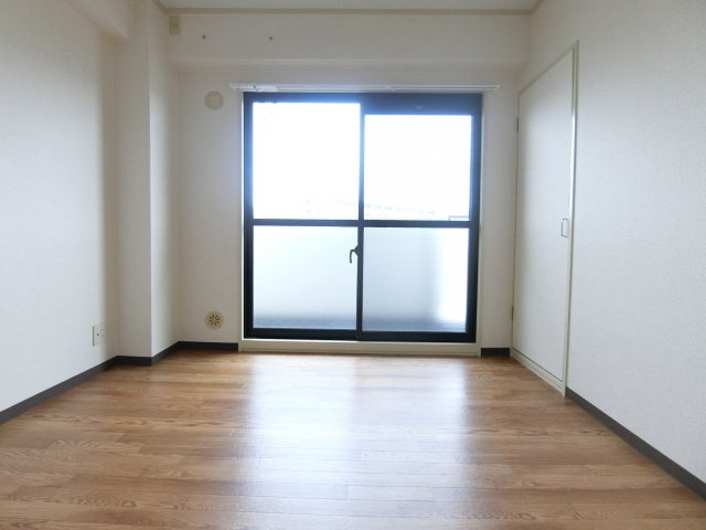 麻野ビルの寝室