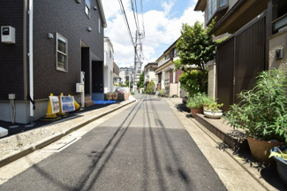 【前面道路含む現地写真】 | 幼稚園や保育園、小・中学校があるので子育てしやすい環境！