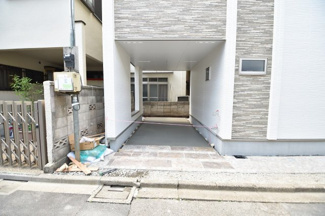 【駐車場】 | 現地見学や資料請求などお気軽にお問合わせ下さい。
周辺環境とあわせて現地ご案内致します。