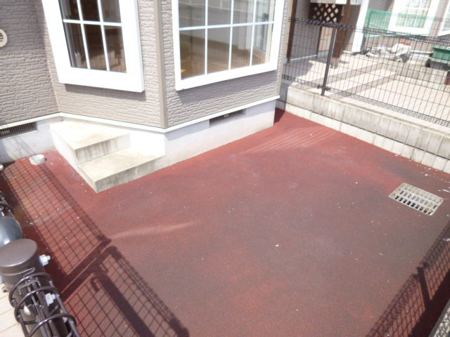 ウィスタリアの庭