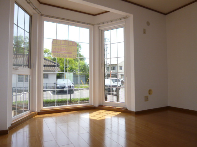 ウィスタリアの居間・リビング|洋室