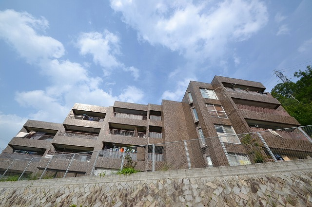 ライオンズマンション広島の外観