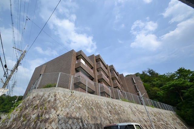 ライオンズマンション広島の外観