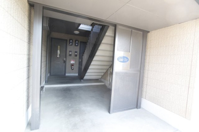 【エントランス】 | グランブルーＤ