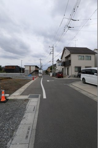 鴻巣市箕田の売地の前面道路含む現地写真