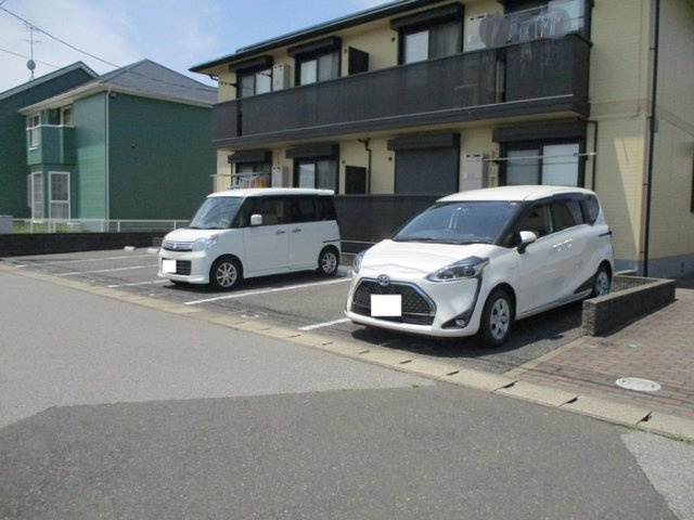 ブルンネンパークＣの駐車場