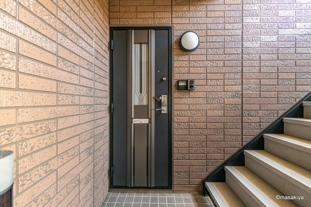 リビングタウン一番館のエントランス