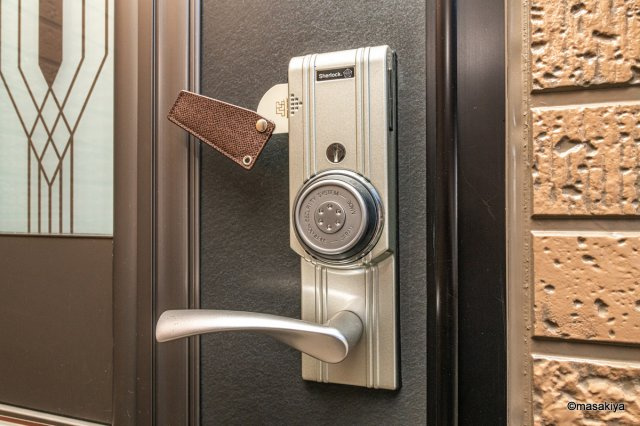 リビングタウン一番館のエントランス|カードキー