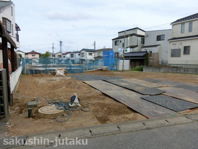 高津　売地の外観|高津　売地　実測41.59坪　公道面　建築条件なし　南側は隣地通路につき陽当り良好　開放的な立地　