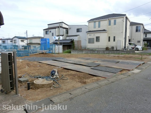 高津　売地の前面道路含む現地写真|公道面