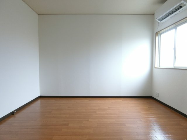 エトワール奥野の洋室