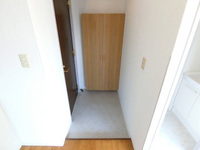 セブンフロアハイツの玄関