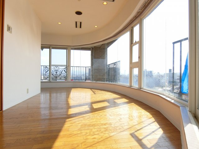 セブンフロアハイツの居間・リビング