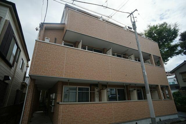 閑静な住宅街に立地