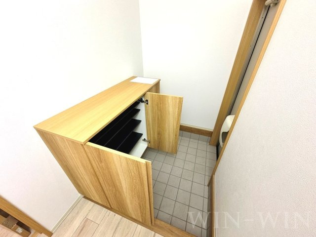 IW SUMIKA Bの玄関