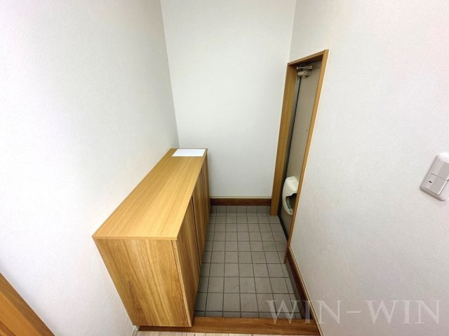 IW SUMIKA Bの玄関