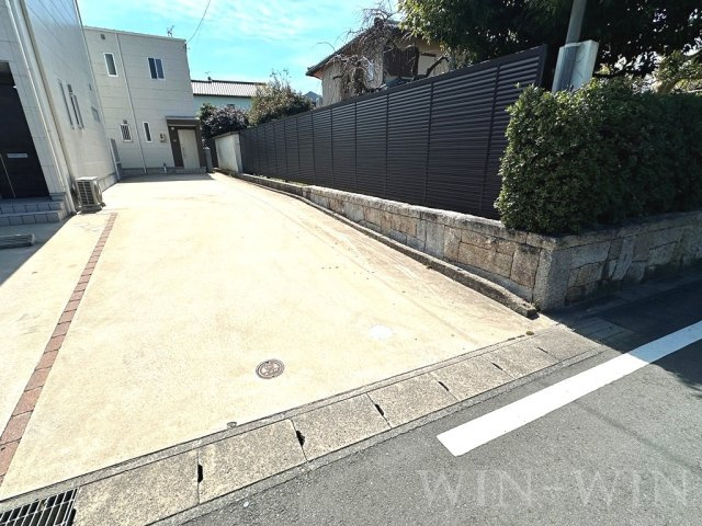 IW SUMIKA Bの駐車場