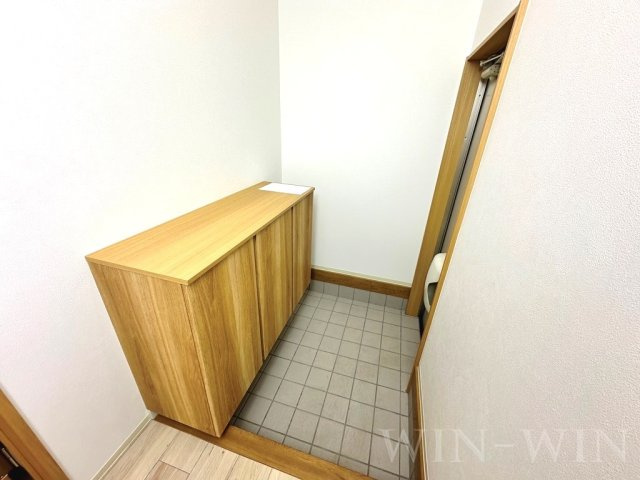 IW SUMIKA Bの玄関