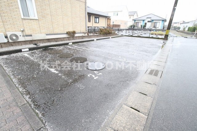 Ｄ’コートラスタの駐車場|カースペースがあります