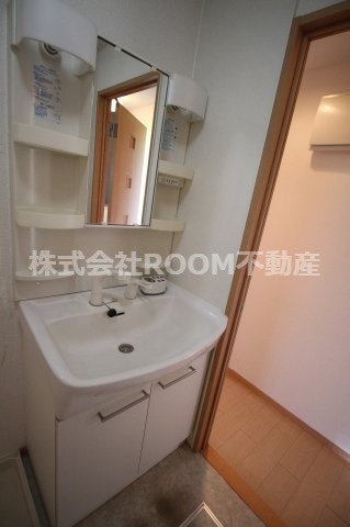 Ｄ’コートラスタの独立洗面台|独立洗面台、小物を置くことができて便利です