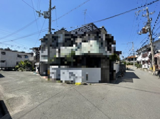 【前面道路含む現地写真】 | 南側駐車場につき陽当たり良好です！