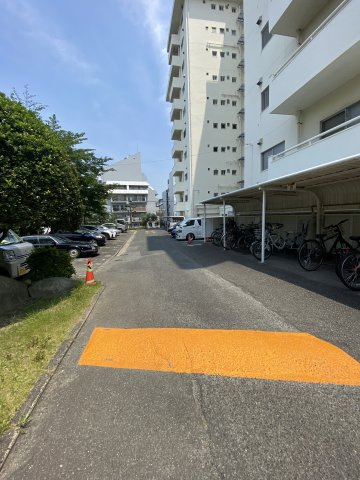 古河平丘台マンションの駐車場