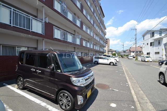 ロイヤルビューの駐車場