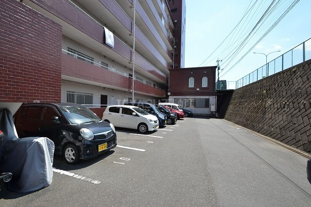 ロイヤルビューの駐車場