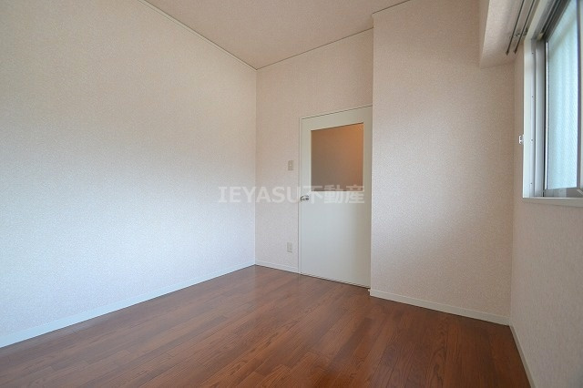 ロイヤルビューの洋室