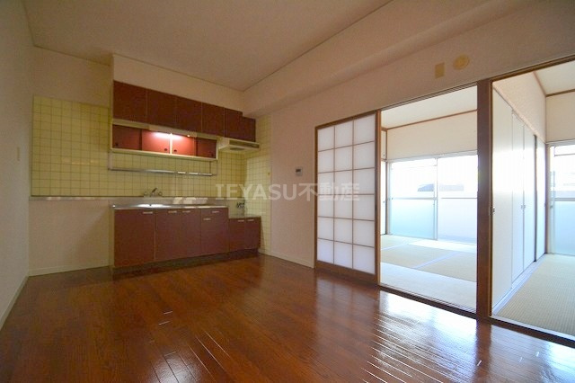 ロイヤルビューの居間・リビング