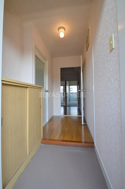 ロイヤルビューの玄関