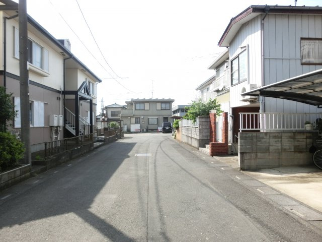 鴻巣市宮前の売地の前面道路含む現地写真