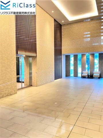 ワコーレシティ神戸三宮のエントランス|建物の内部です