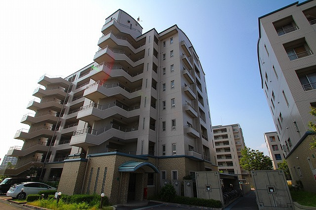 サンハイツ中央台I棟の外観|おしゃれな外観です