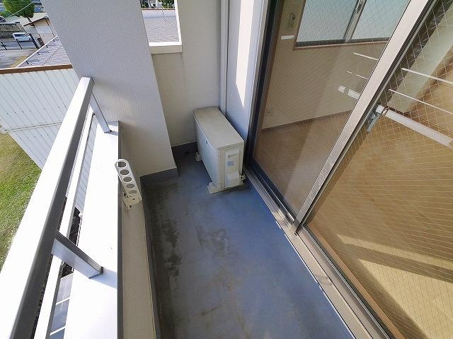 エクセレント天理のバルコニー|日当たり良好でお洗濯も快適です