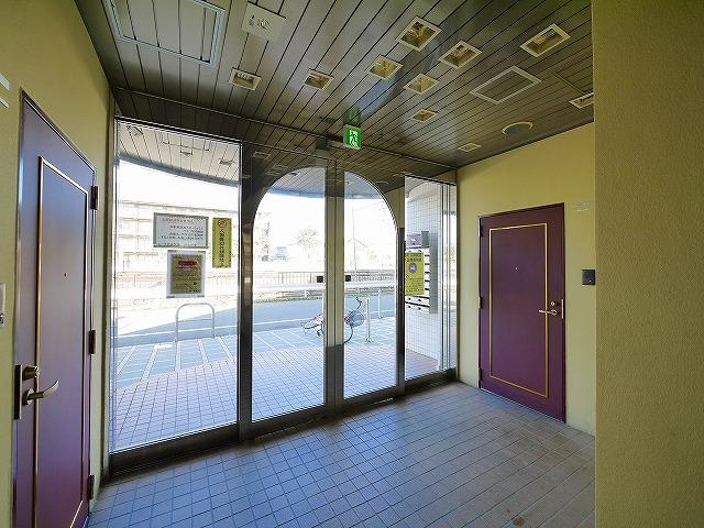 エクセレント天理のエントランス|落ち着いたエントランスです